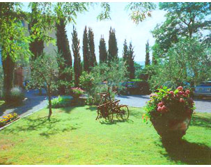 Tuscan Workshops villa grounds